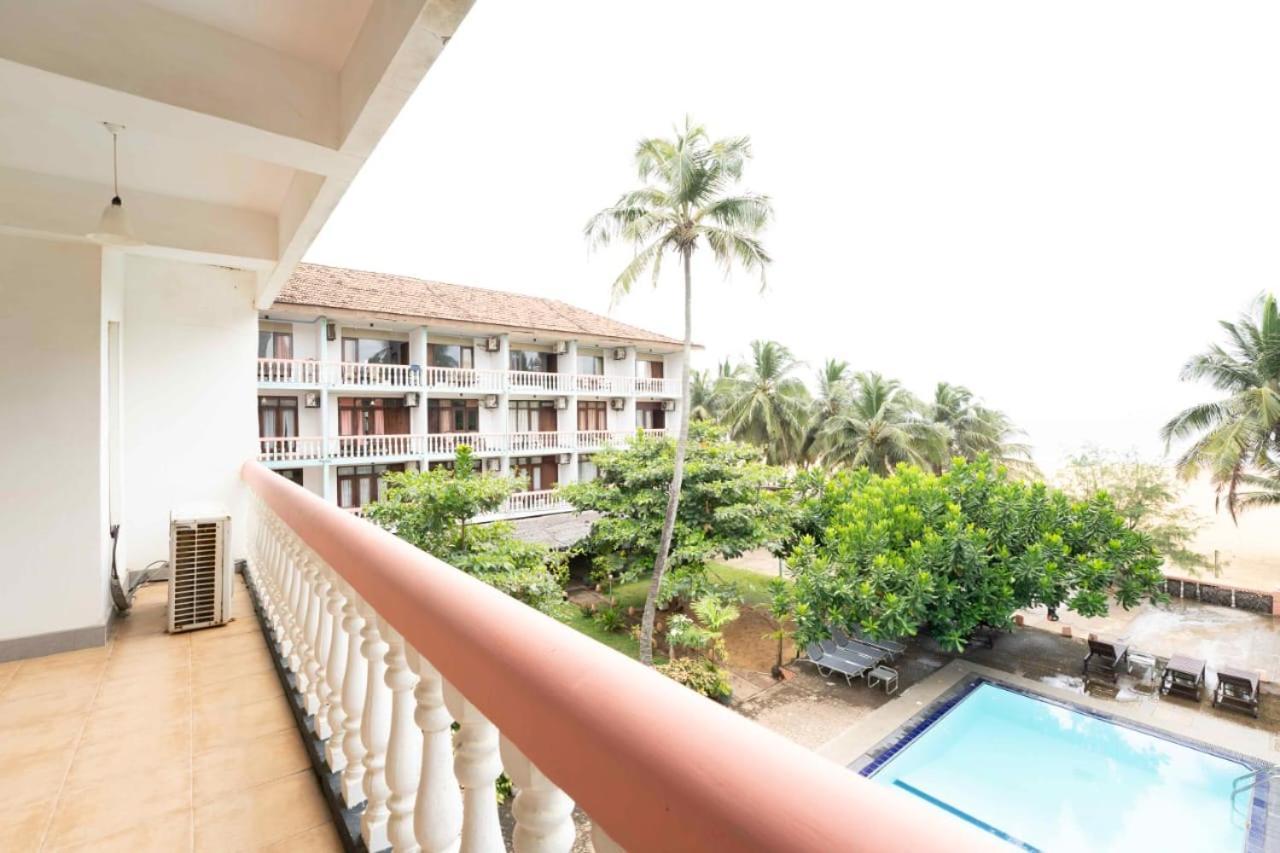 Topaz Beach Hotel Negombo Exteriör bild