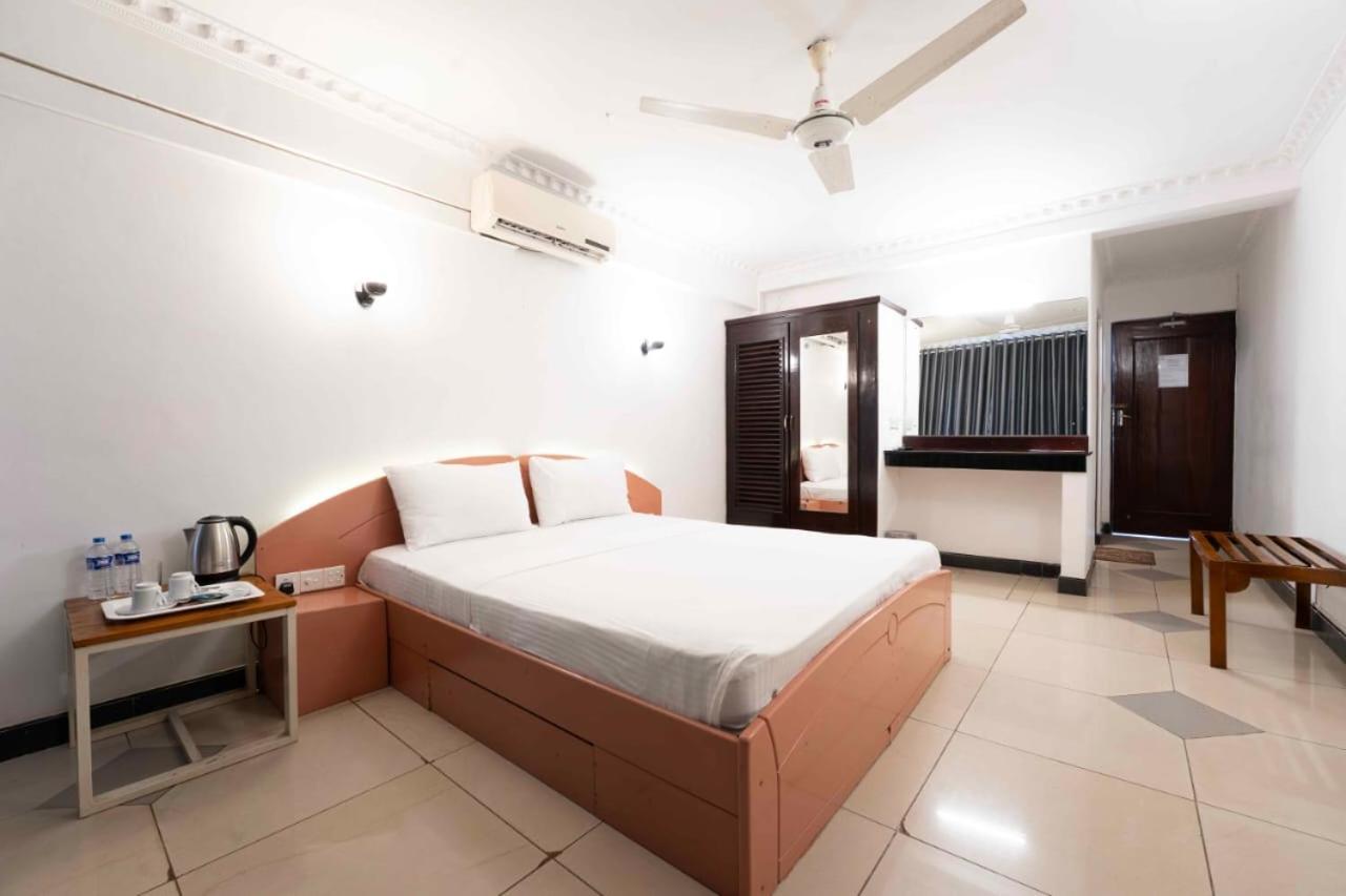 Topaz Beach Hotel Negombo Exteriör bild