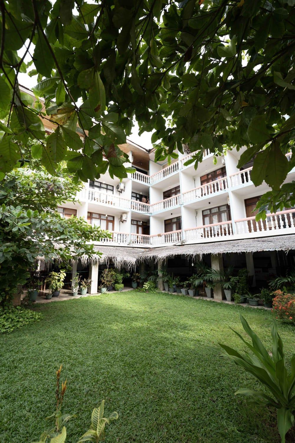 Topaz Beach Hotel Negombo Exteriör bild
