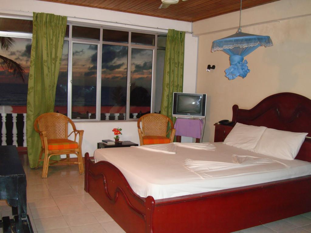 Topaz Beach Hotel Negombo Exteriör bild