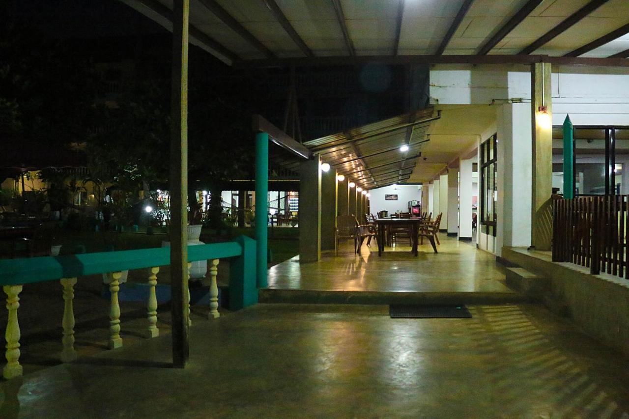 Topaz Beach Hotel Negombo Exteriör bild