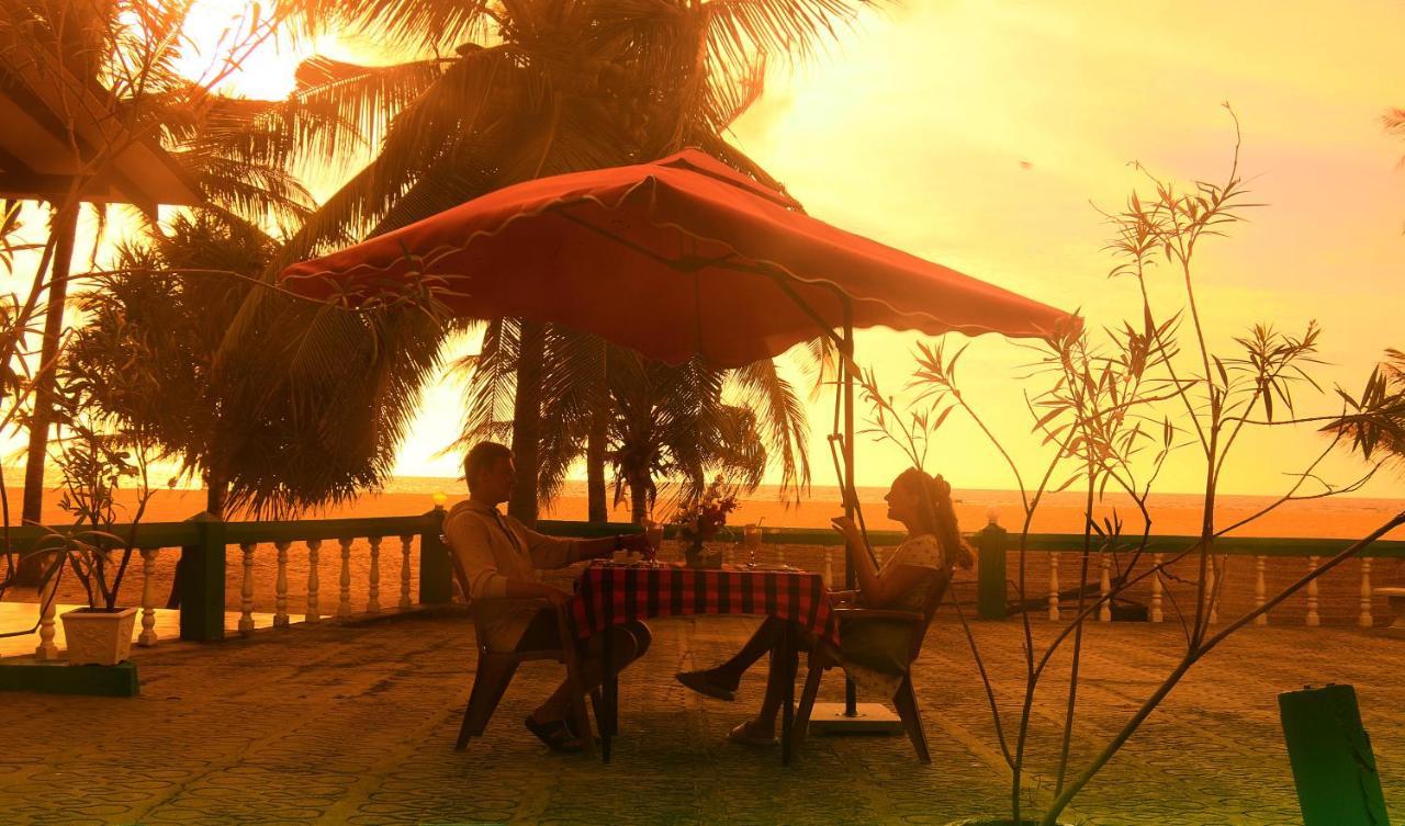 Topaz Beach Hotel Negombo Exteriör bild