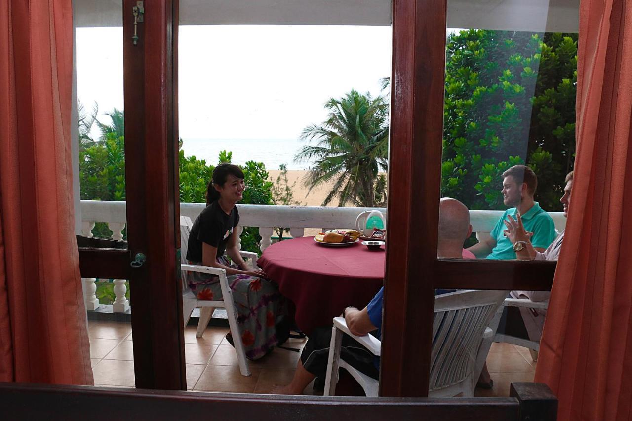 Topaz Beach Hotel Negombo Exteriör bild