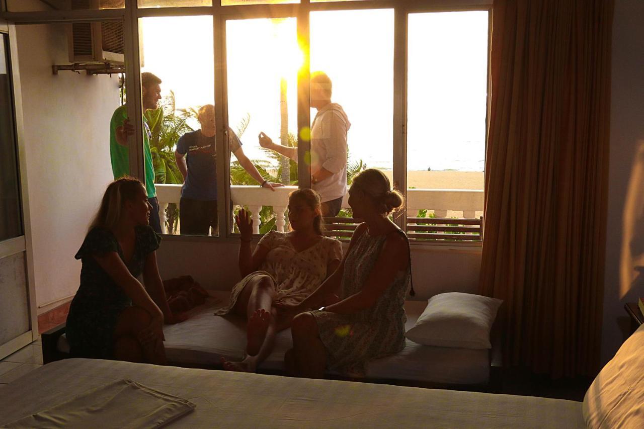 Topaz Beach Hotel Negombo Exteriör bild